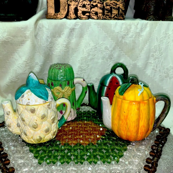 Lot of Vtg Collectible Mini Tea Pots
